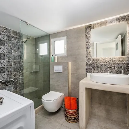 Modern 2 Bed In Downtown Of Fira (Santorini)